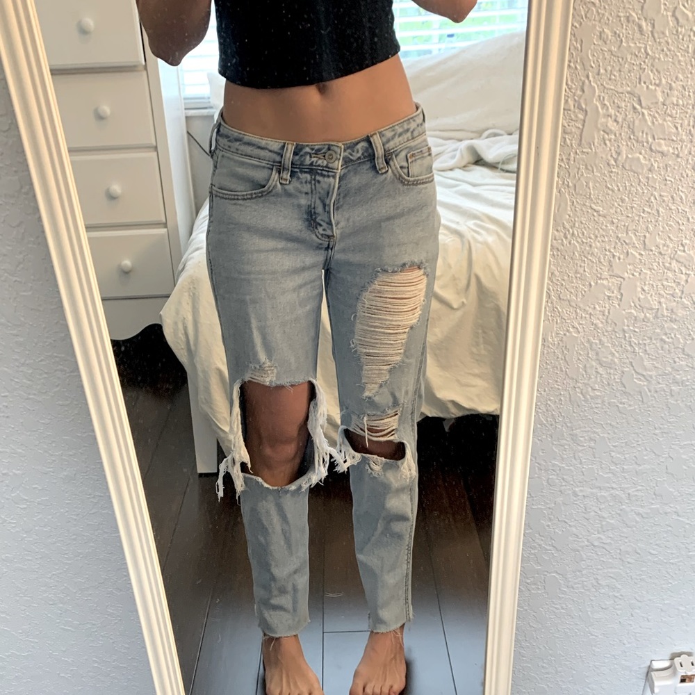 Hollister Low Rise Boyfriend Jeans — 1R